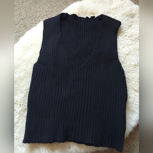 Nwot Cropped Sweater Vests 3 total size Medium - Picture 6 of 8